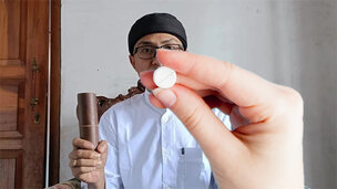 Loyo di Ranjang? Pil Sakti Datang, Malam Jadi Terang!